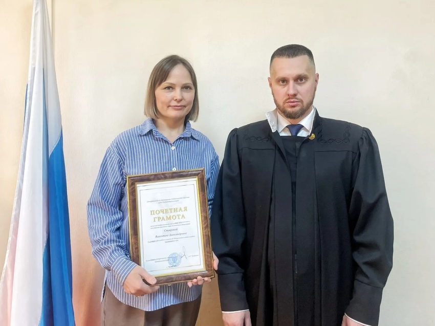 Лучший секретарь суда профессионального конкурса Департамента по итогам 2025 года стала примером для будущего поколения мировой юстиции региона