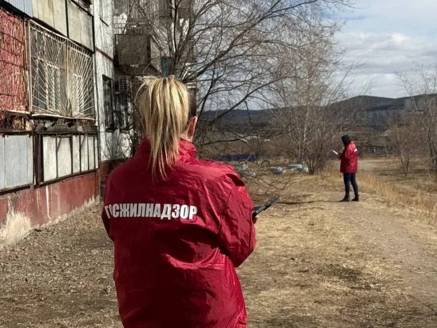​Госжилинспекция оштрафовала управляющую компанию за ненадлежащее содержание дома в Чите