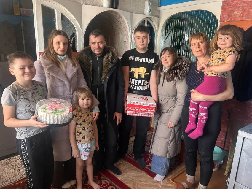 Дмитрий Тычкайлов поздравил семьи участников СВО в Оловяннинском округе с наступающим Новым Годом