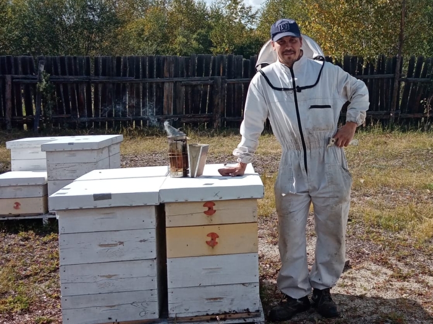 ​Пчеловод из Забайкалья Олег Пряженников участвует в конкурсе «25 легендарных фермеров» России