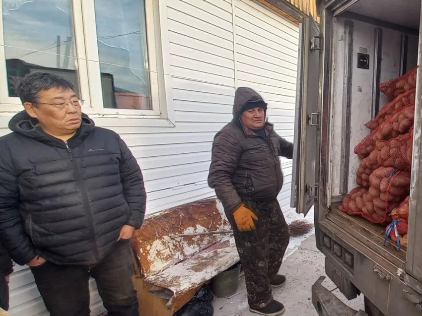 ​Пострадавшим от паводков жителям Забайкалья начали выдавать продовольственные наборы