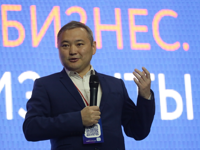 Александр Бардалеев объявил о начале конкурса грантов для социальных и молодых бизнесменов