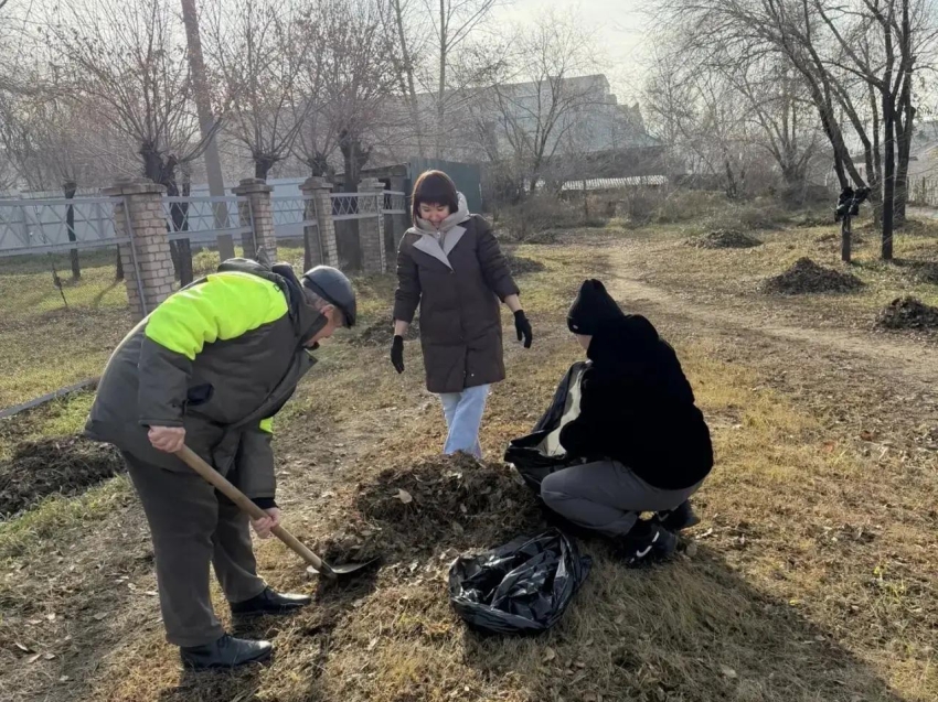 Более 30 мешков мусора собрали сотрудники Читинской авиабазы во время осеннего субботника
