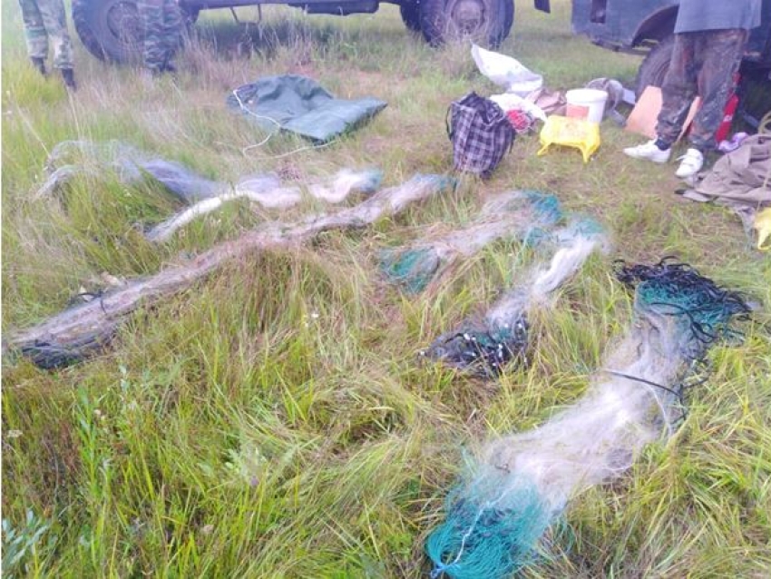 В Забайкалье на озере Арахлей у нарушителей изъяли 300 метров рыболовных сетей 