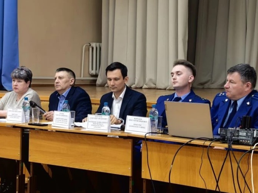 Жители поселка Жипхеген обозначили проблемы в работе регионального оператора по обращению с отходами