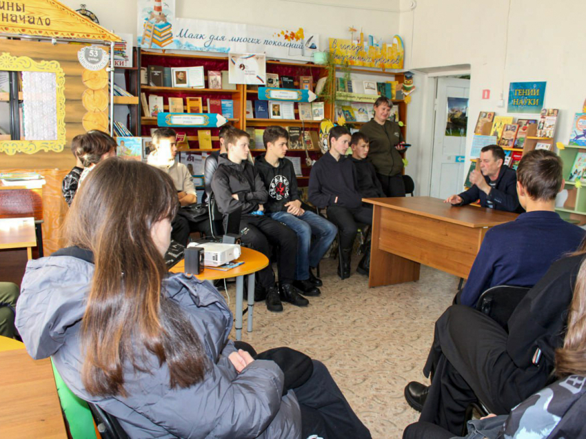 Учащиеся Кыринской школы встретились с забайкальским орнитологом  