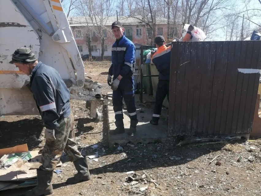 В Борзе и населенных пунктах округа продолжается работа по вывозу твердых коммунальных отходов