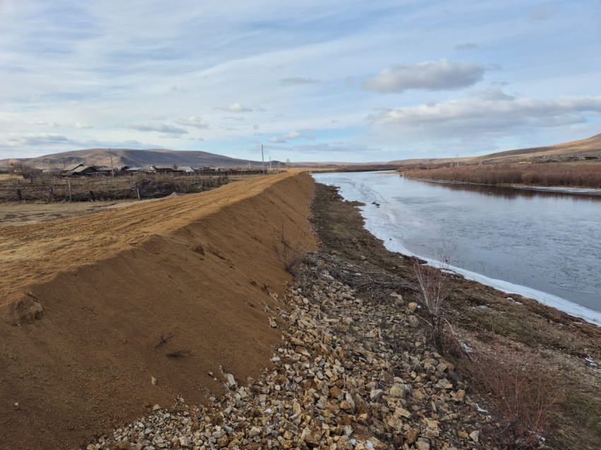 В селе Гаур Чернышевского округа восстановили береговую линию