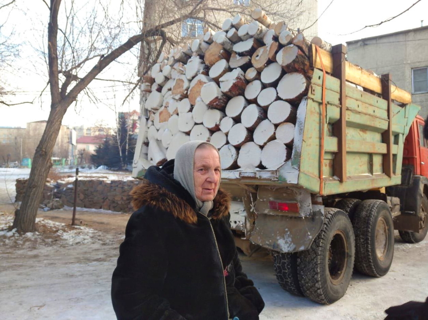 Нуждающиеся пенсионеры и инвалиды Zабайкалья получили дрова благодаря проекту «Неотложка»