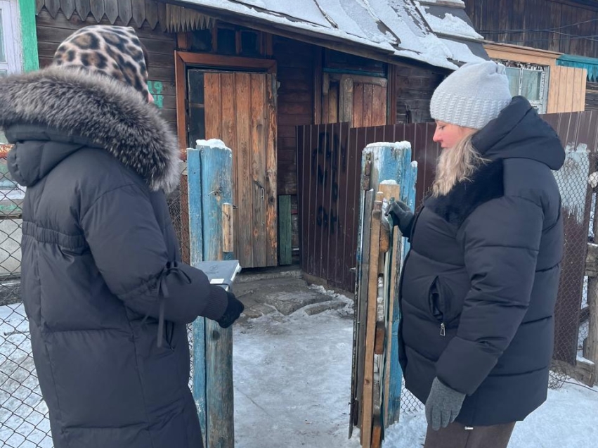 Сотрудники семейного МФЦ в Борзинском районе Забайкальского края посетили около ста семей в профилактических целях