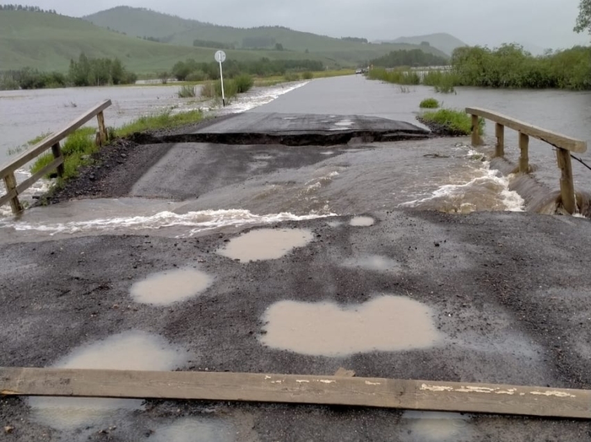Два моста смыло на региональной дороге в Шелопугинском районе