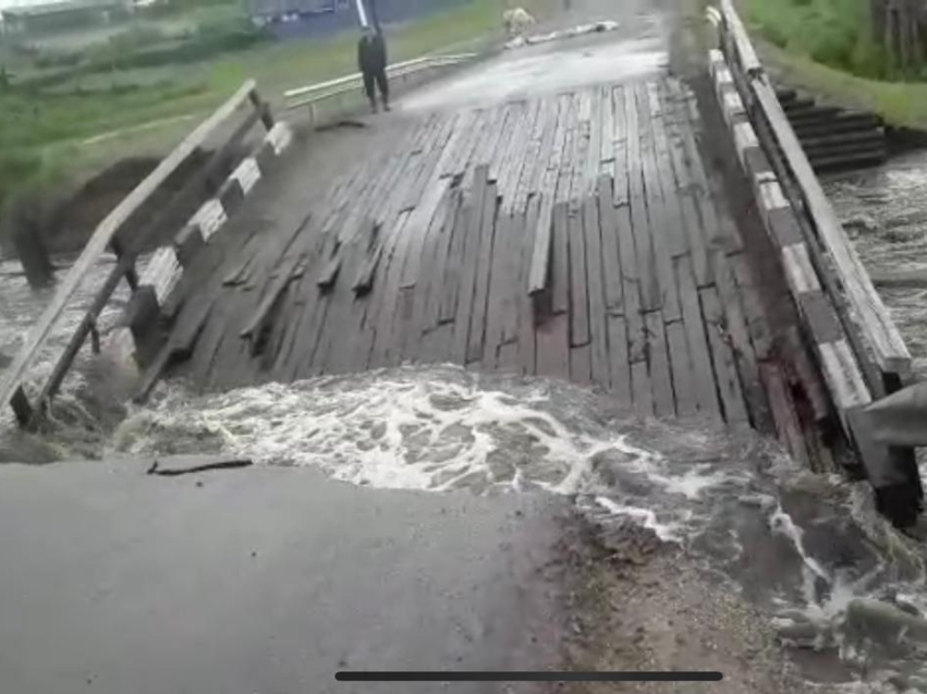 Мост обрушился на одной из дорог в Нерчинском районе из-за подтопления