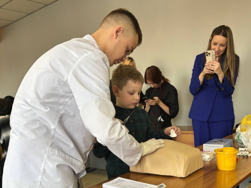 Интерес абитуриентов: Читинский медколледж представил возможности обучения на образовательном форуме 