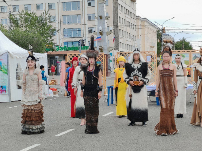 Зуткулейский театр моды покажет наряды из конского волоса на 90-летии Учебно-методического центра в Чите 