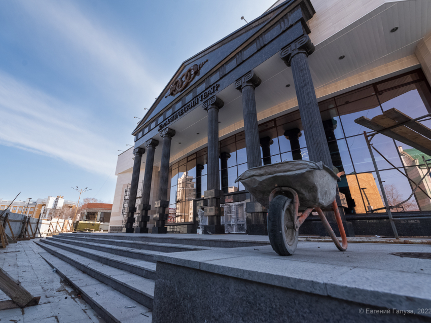 Фасад здания краевого драмтеатра откроют на День Победы в Чите