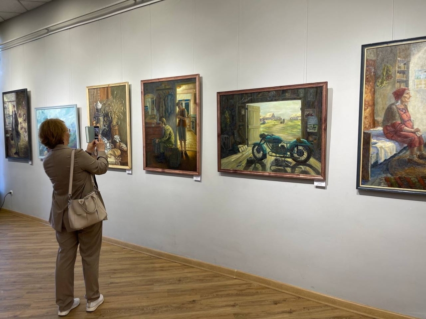 Выставка дипломных работ выпускников забайкальского училища искусств открылась в художественном музее (6+)