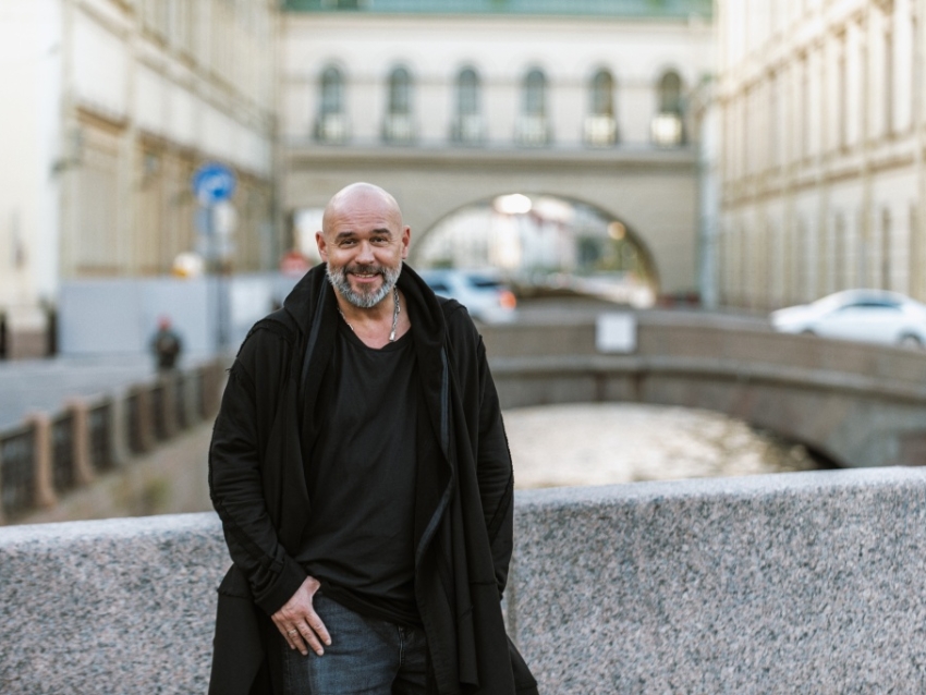 Актёр Максим Аверин выступит с авторским моноспектаклем в Чите на ЗМКФ