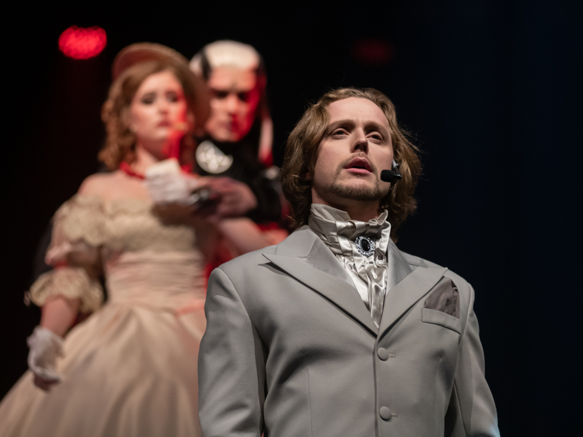 Готовимся к ЕГЭ вместе с театрами. Какие спектакли по произведениям русских классиков посмотреть в Чите? 