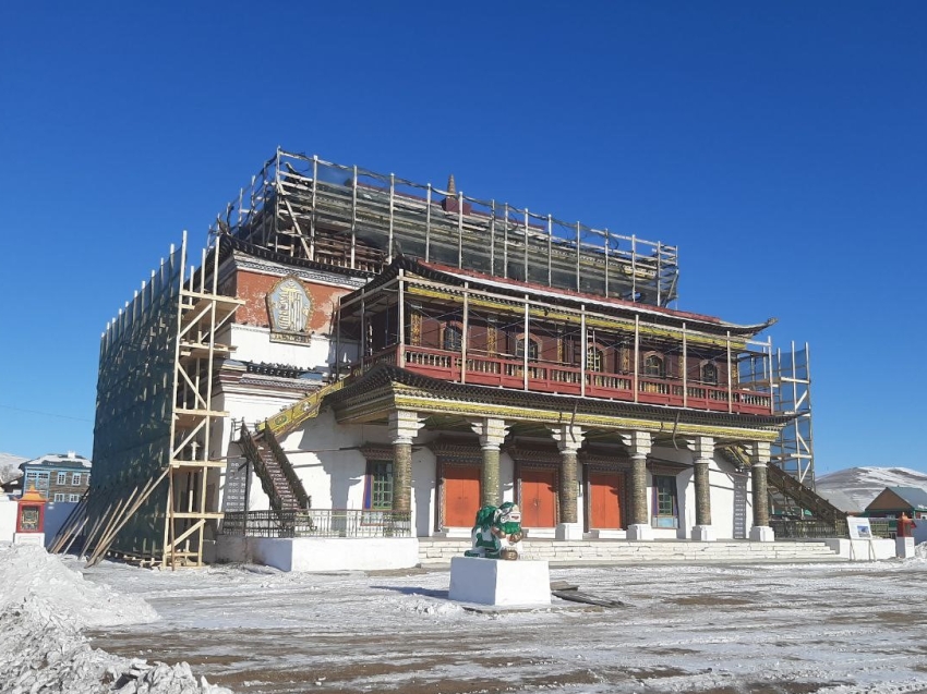Деревянные ставни старейшего дацана начали реставрировать в Забайкальском крае