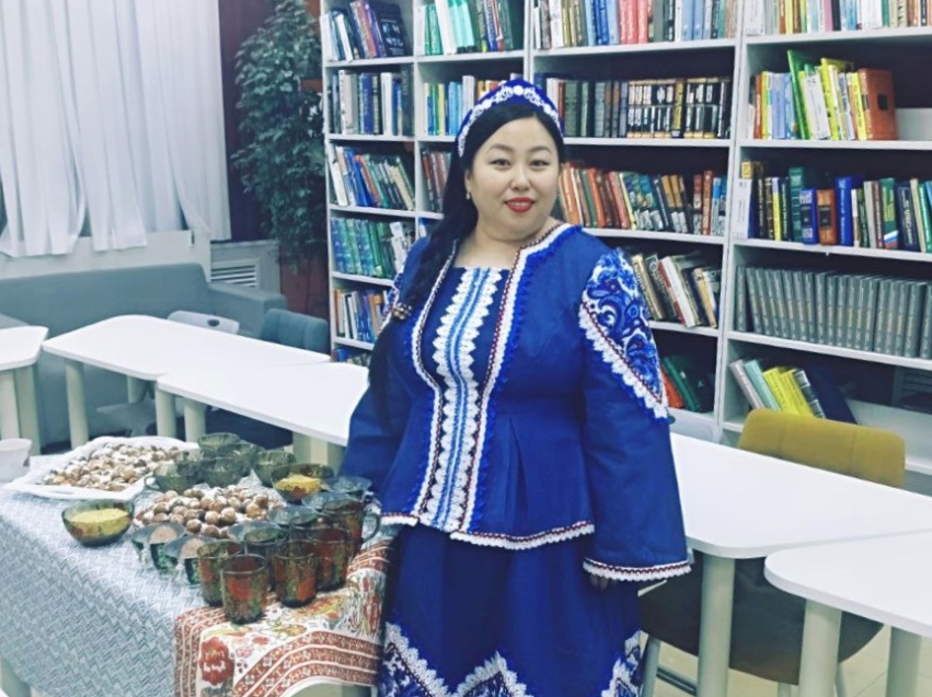 Земский работник культуры Забайкалья Менди Кол приготовила для могочинцев тувинские боорзаки в преддверии Сагаалгана