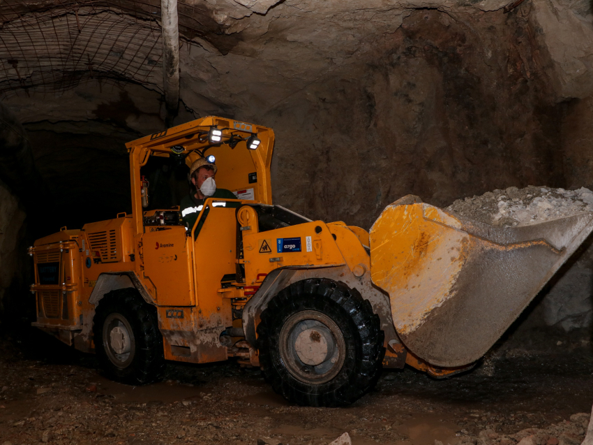 На руднике №1 Приаргунского производственного горно-химического объединения начались промышленные испытания машин «Aramine-140B». 