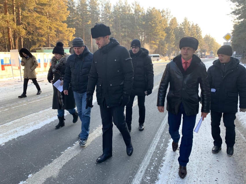 Александр Осипов осмотрел участок дороги в Улетовском районе, отремонтированной в рамках нацпроекта   
