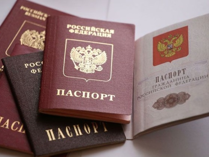 Десяти читинцам торжественно вручат первые паспорта в День Конституции