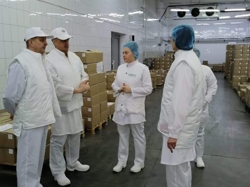 Денис Бочкарев и руководство МК «Даурский» обсудили вопросы переработки мясной продукции 