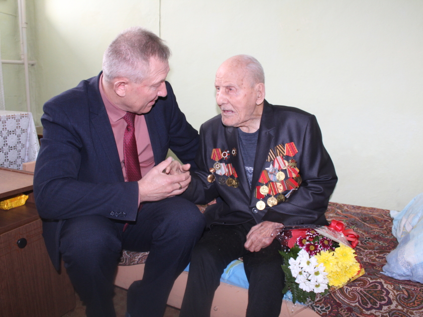 Медали «75 лет Победы» вручили ветеранам, проживающим в центре социального обслуживания