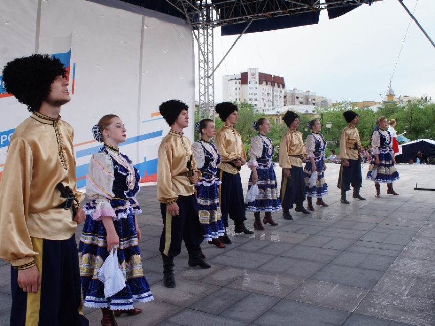 «Забайкальские казаки» поздравляют ветеранов c праздником Победы