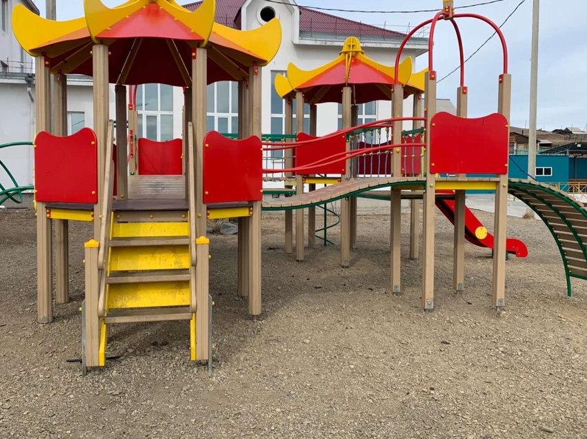 МинЖКХ: 45 детских игровых комплексов начали устанавливать в Чите