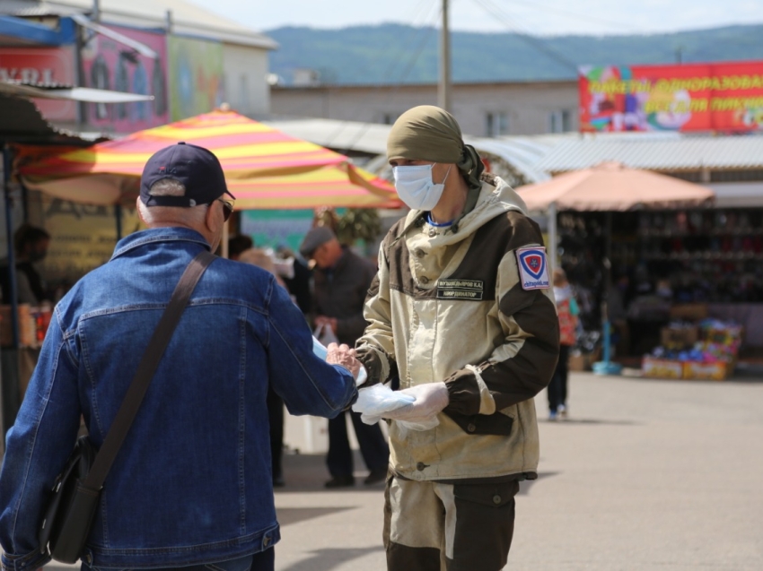 Добровольцы на рынках города бесплатно раздали читинцам полторы тысячи масок  