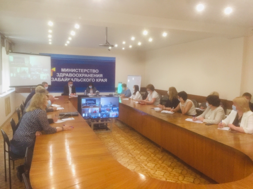 Новая бригада московских врачей приняла участие в работе оперативного штаба и посетила поликлиники, участвующие в организации лечения на дому больных COVID-19