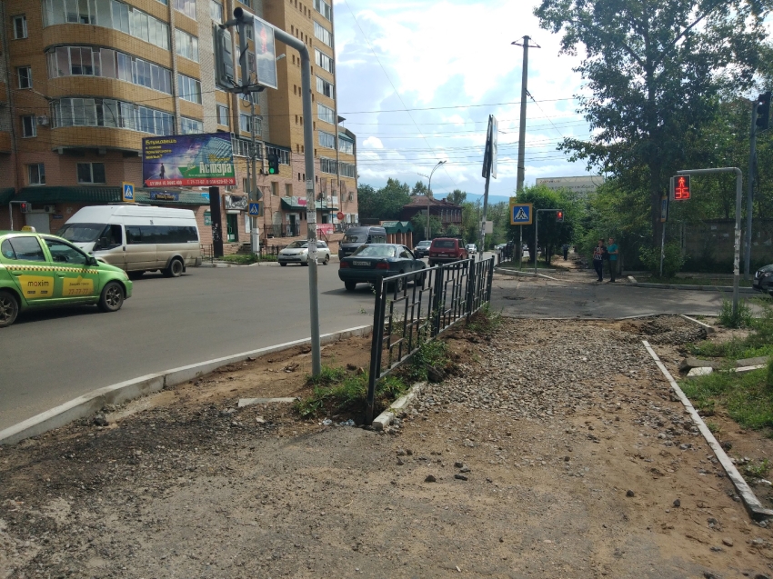 Две бригады дорожников начнут с 1 августа обустройство тротуаров по улице Богомягкова в Чите
