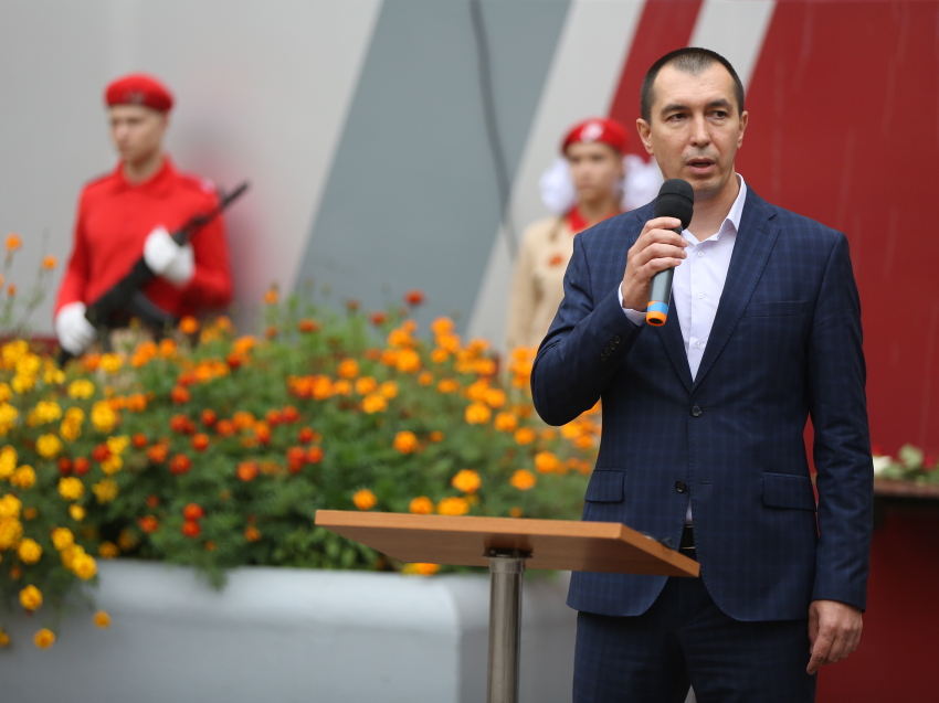 Андрей Кефер поздравил первоклассников с Днём знаний