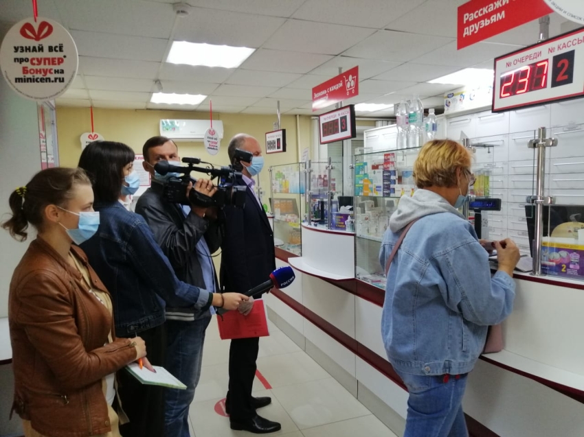 Сотрудники минэконома Забайкалья проверили читинскую аптеку, в которой не соблюдался масочный режим 