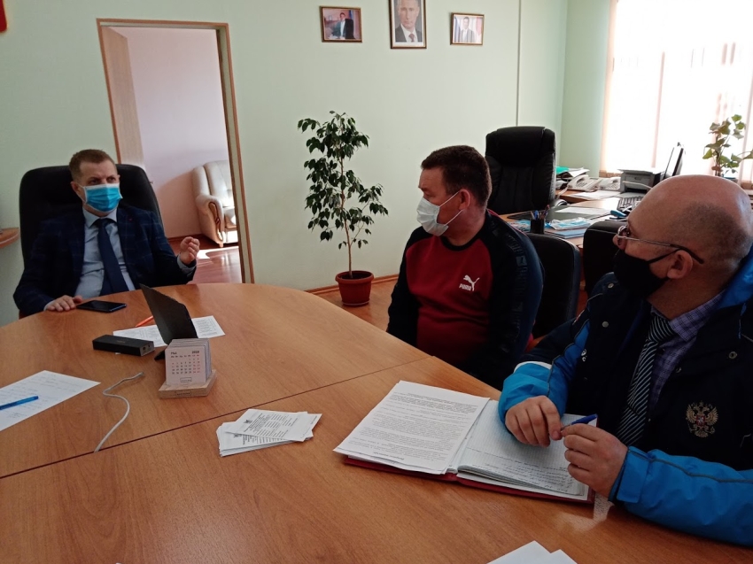 Денис Бочкарев встретился с товаропроизводителем, задавшим вопрос на публичном отчете