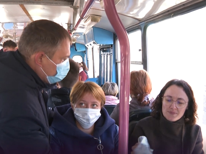 Пассажирам общественного транспорта в Забайкалье напомнили о необходимости носить маски