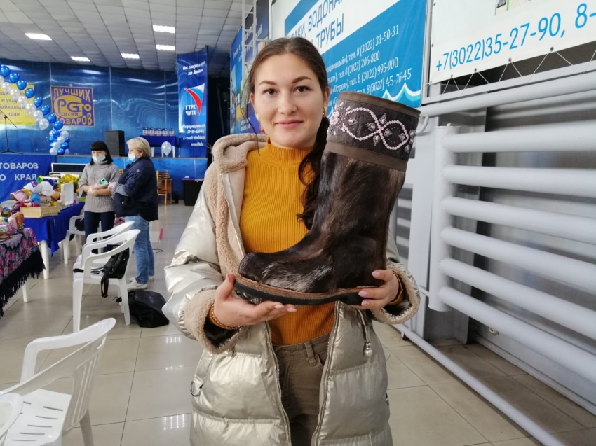 Супруги Брилевы из Читы, занимающиеся производством унтов, станут самозанятыми 
