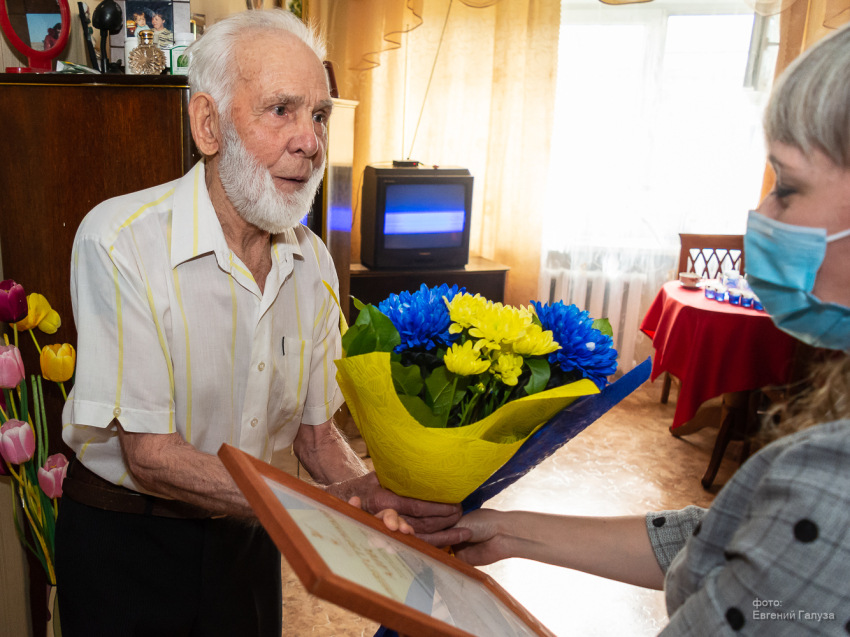 Наталия Лиценберг поздравила с 90-летием известного деятеля культуры Забайкалья Владимира Кузнецова
