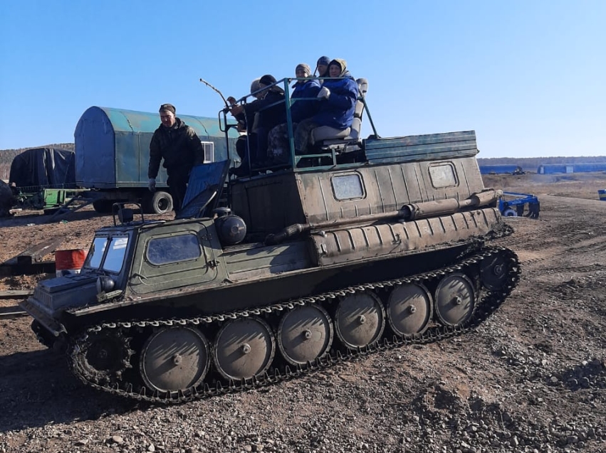 Ветеринары в Забайкалье передвигаются на вездеходах, лодках и лошадях