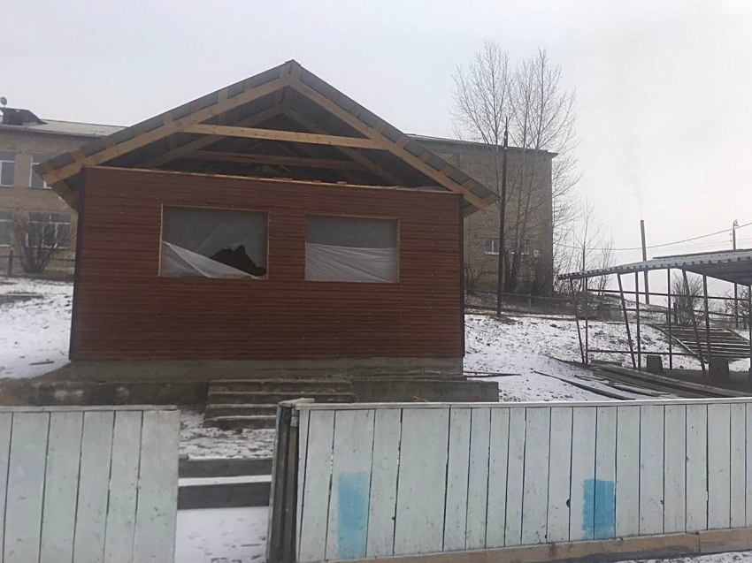 Модульную раздевалку для хоккеистов построили в селе Верх-Усугли Тунгокоченского района