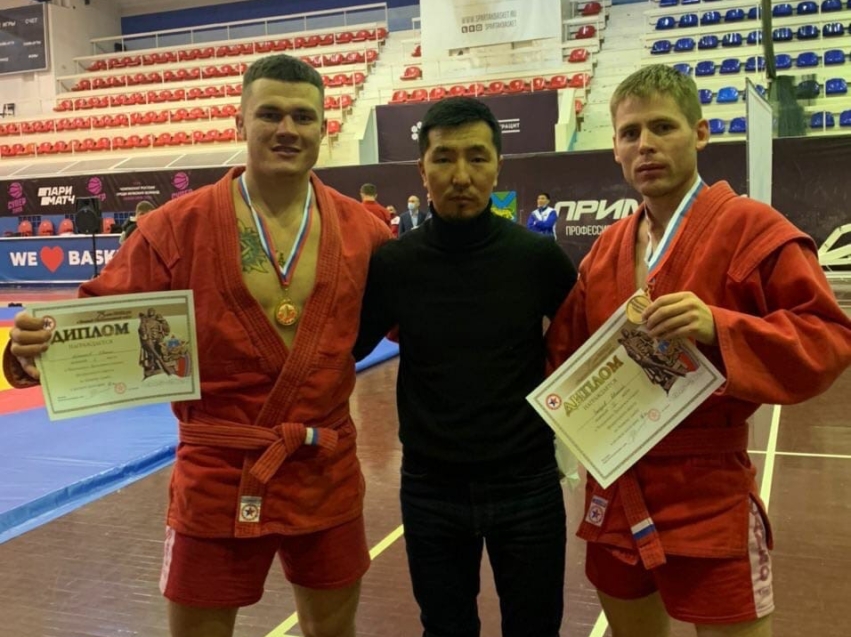 Забайкальцы выиграли путевки на первенство и чемпионат России по самбо 