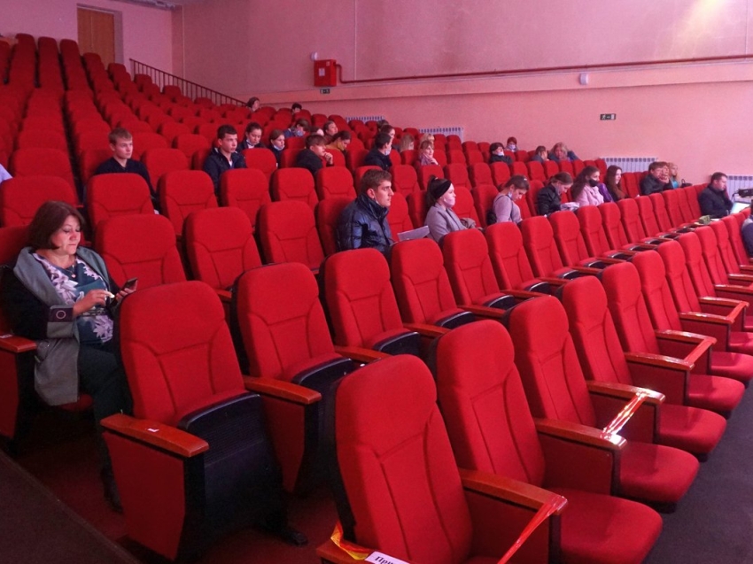 Депутаты краевого Законодательного собрания приняли закон, снижающий налоги для СМИ и кинотеатров