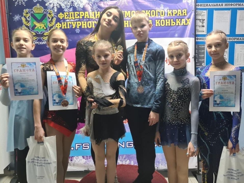 Девять медалей завоевали юные фигуристы Забайкалья в Приморье