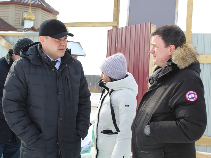 Денис Удод проверил готовность подрядчика к строительству школы в забайкальском селе Смоленка