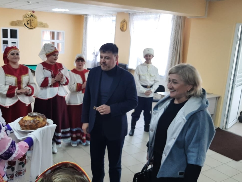 Ирина Левкович посетила новый ДК в селе Линёво Озеро Хилокского района