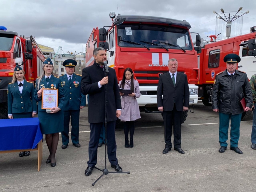 ​Новую пожарно-спасательную технику вручили боевым расчетам МЧС в Забайкалье