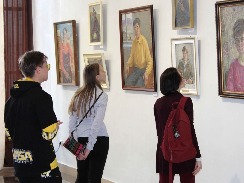 В Чите открылась выставка работ художника и фронтовика Лазаря Новицкого