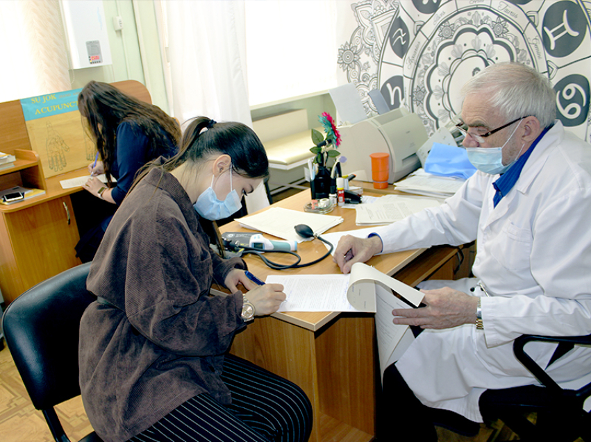 Сотрудники Минсоцзащиты Забайкалья и реабилитационного центра «Росток» поставили  прививку от Covid-19